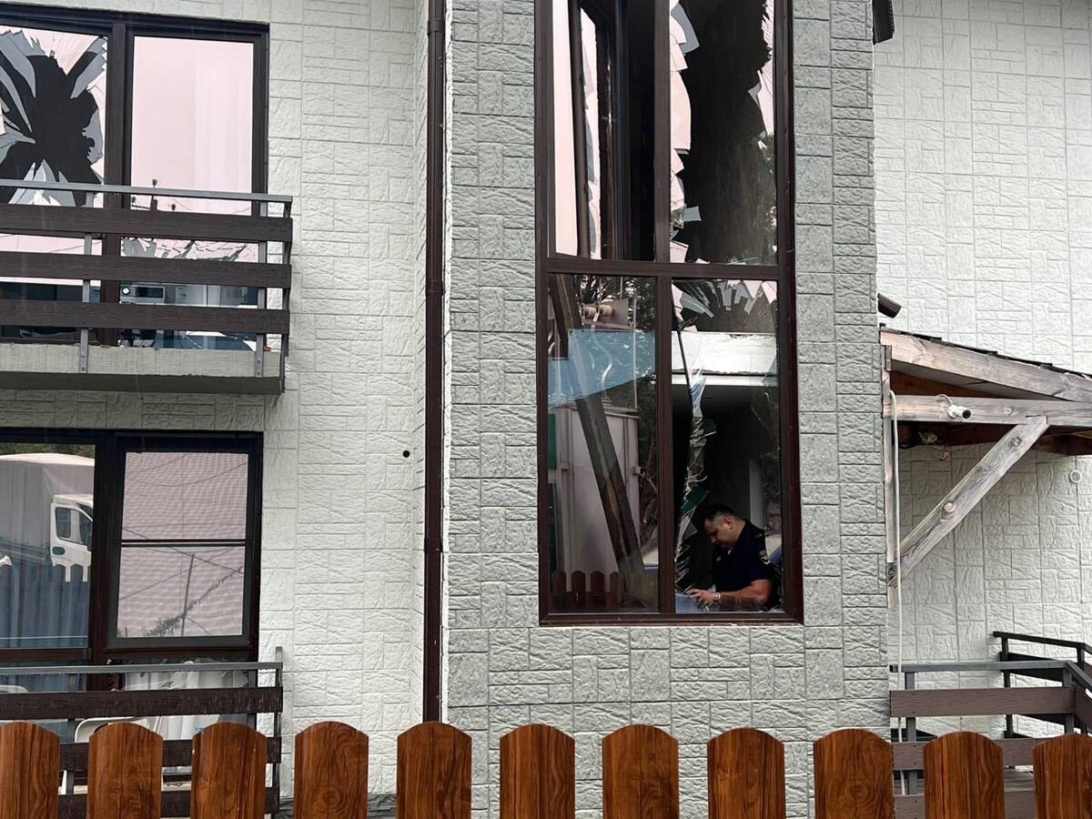 Уборка пострадавшей адлерской территории. Скриншот видео https://t.me/agproshunin/2500?single