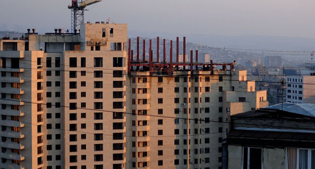 Cтроительство многоэтажки в Ереване. Фото: https://hetq.am/