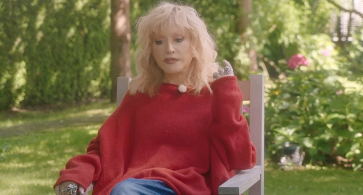 Алла Пугачева. Скриншот видео из Youtube-канала "Скажи Гордеевой" от 10.09.25, https://www.youtube.com/watch?v=D6rFxVPz7UI