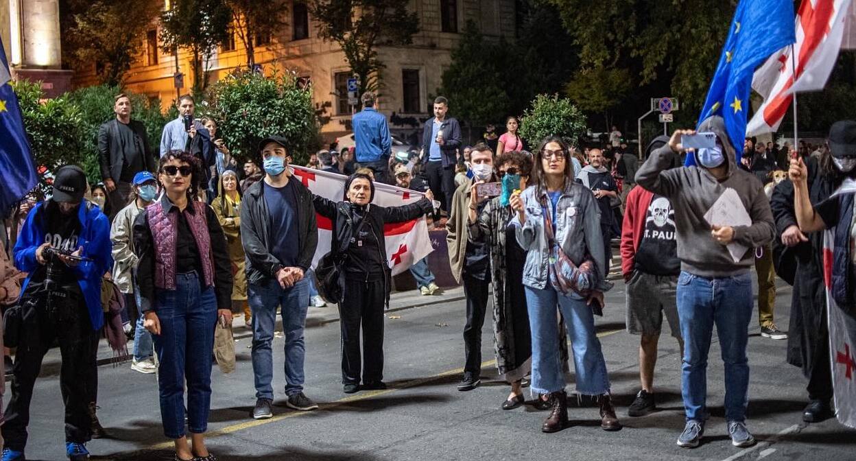 Протестующие на проспекте Руставели. Фото: Мариам Кавшбая / Publika

