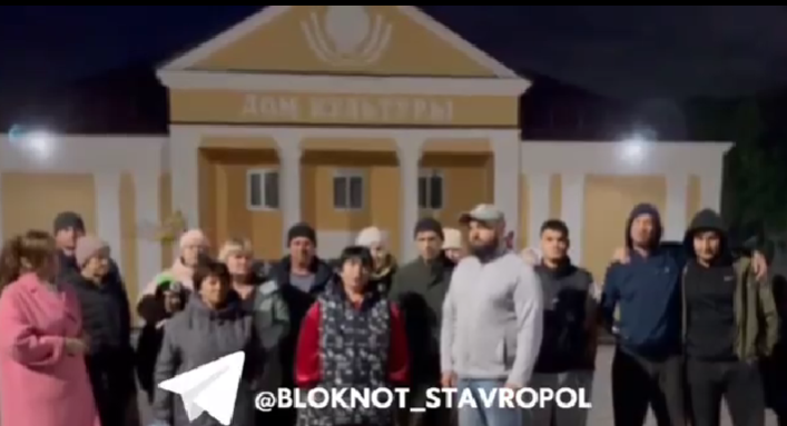 Обращение жителей ставропольских сел. Стоп-кадр видео "Блокнот Ставрополь" от 5.10.25, https://bloknot-stavropol.ru/news/bez-avtobusa-kak-bez-nog-zhiteli-sel-na-stavropole-1906096