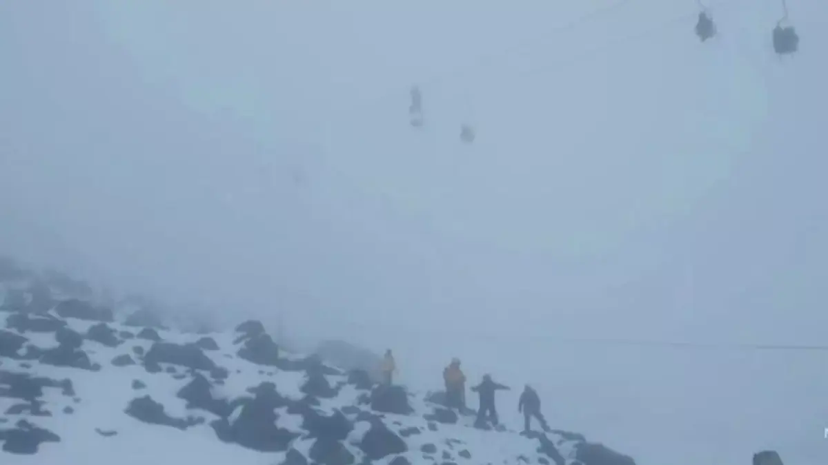 Эвакуация людей на канатной дороге на Эльбрусе. 12 сентября 2025 г. Фото: МЧС Кабардино-Балкарии/Telegram