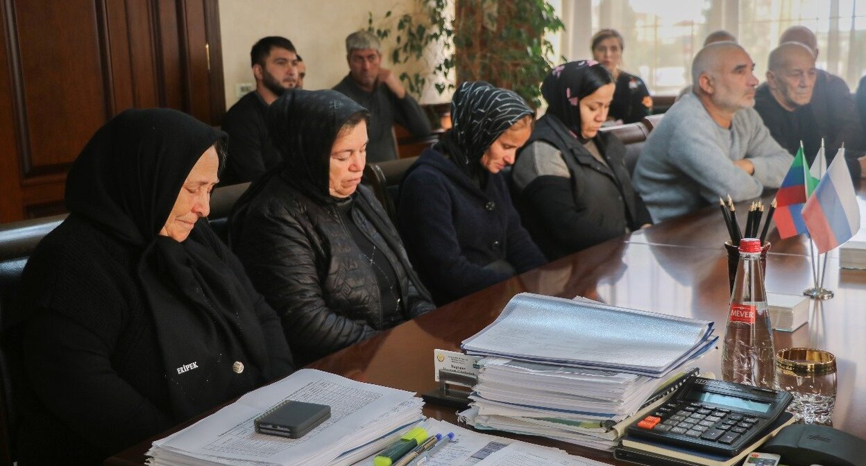 Вручение ордена Мужества родным бойцов, погибших на СВО. 30 октября 2025 г. Фото: https://derbrayon.ru/