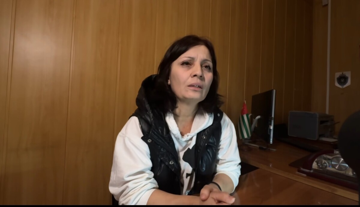 Маквала Бжалава, скриншот со страницы «Медиа-клуб «Апсны-иахьа» https://www.facebook.com/watch/?v=835119405548642 принадлежит компании Meta деятельность которой запрещена в России