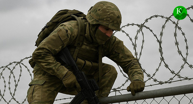 Военнослужащий покидает часть. Иллюстрация "Кавказского узла" созданная при помощи ИИ в программе Copilot