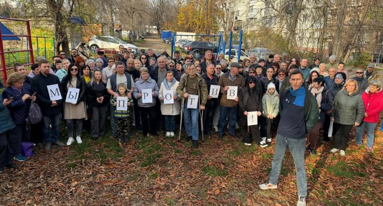 Обращение Жителей улицы Курчатова в Краснодаре. 1 декабря 2025 г. Фото: Красный темник (Александр Сафронов) / ТГ https://www.facebook.com/activatica.org принадлежит компании  Meta деятельность которой запрещена в России