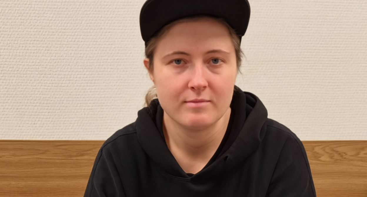 Лена Патяева в суде 27.11.2025. Фото https://t.me/endoflaw/1789