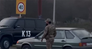 Машина с тонированными стеклами во время рейда на дорогах Чечни. 24 ноября 2025 г. Скриншот видео https://www.instagram.com/p/DRboa83jCxk/ принадлежит компании Meta деятельность которой запрещена в России