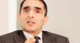 Мурад Султанлы. Скриншот фото со страницы Натига Адилова от 17.12.25, https://www.facebook.com/photo/?fbid=10238936297361641&set=a.2117380289798 (деятельность компании Meta, владеющей соцсетью, запрещена в России)