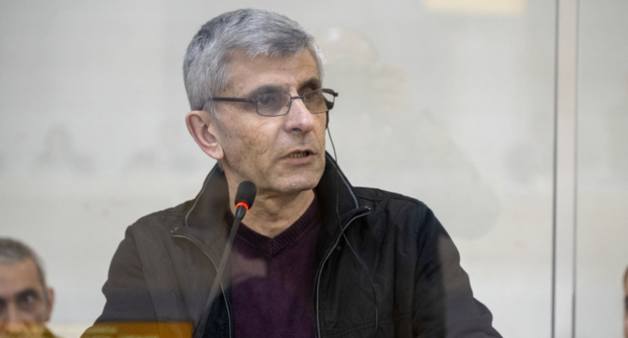 Давид Ишханян в суде. Скриншот фото "Азертадж" от 26.12.25, https://azertag.az/ru/xeber/sudebnoe_rassmotrenie_po_delu_o_grazhdanah_armenii_zaversheno-3941531.