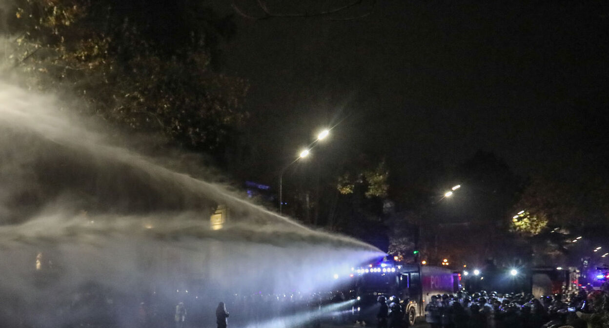 Сотрудники полиции во время акции протеста. Тбилиси, декабрь 2024 г. Фото Азиза Каримова для "Кавказского узла2