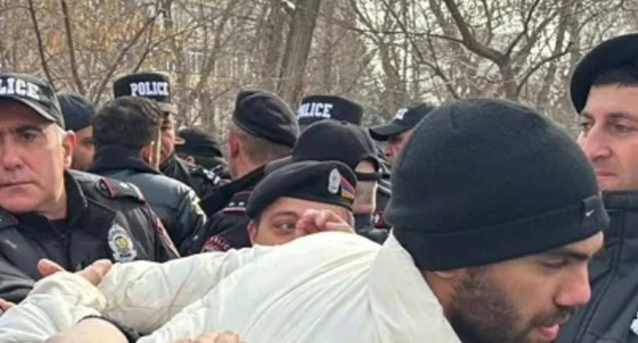 Задержания участников акции протеста в Ереване. Скриншот фото News.Am от 17.01.26, https://news.am/rus/news/925742.html