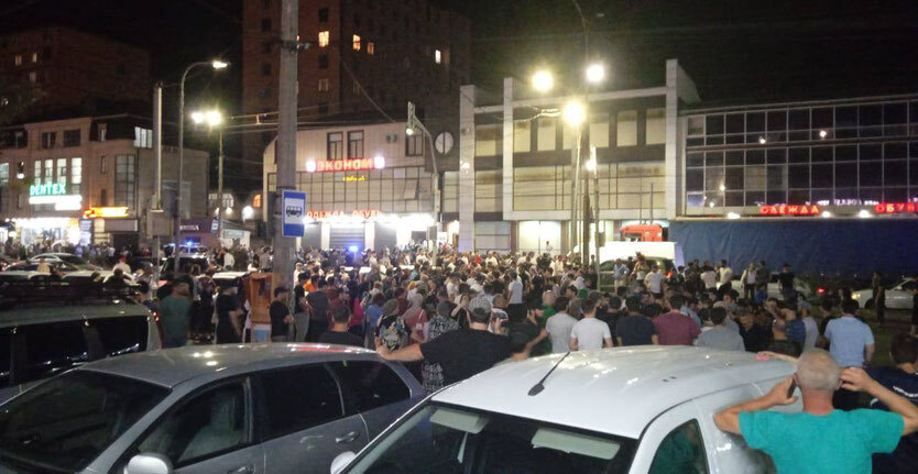 Акция протеста из-за отсутствия света. Махачкала, август 2025 г. Скриншот видео Телеграм-канал  "Новое дело" https://t.me/novoedelo/19869