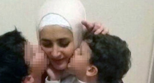 Жанетта Тухаева. Скриншот https://russian.rt.com/russia/article/710628-rossiyanka-syn-muzh