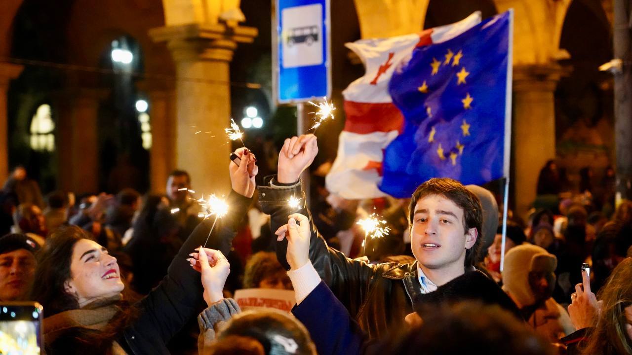 Акция на проспекте Руставели. Декабрь 2025 года. Фото JAMnews Акция на проспекте Руставели. Декабрь 2025 года. Фото JAMnews