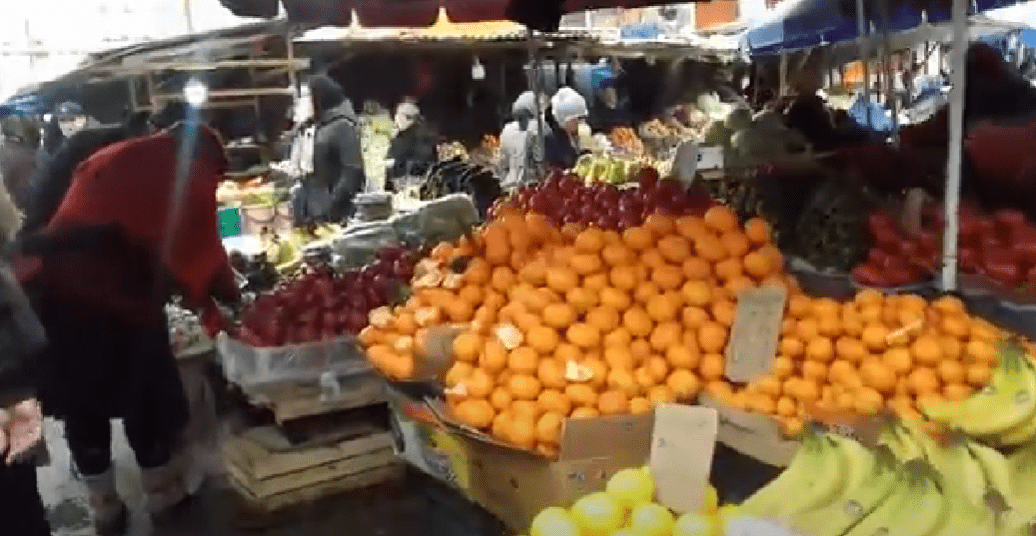 Рынок "Беркат" в Грозном". Стоп-кадр видео https://www.youtube.com/watch?v=zuixOP9FT08.