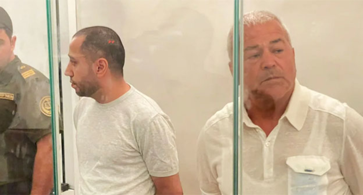 Таги Ибрагимов и Тогрул Рзаев. Фото: https://report.az/ru/proisshestviya/nachalsya-sud-nad-obvinyaemymiv-gibeli-10-chelovek-pri-vzryve-v-binagadinskom-rajone-baku#gallery_d8f17bb2d44f84d764275b896e35de21-1