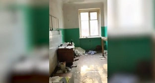 Общежитие в поселке Веселая балка. Кадр видео с сайта "ИА "Высота 102" https://v102.ru/news/155849.html