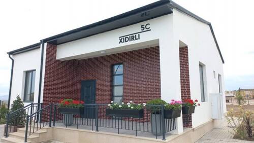 Дом в Хидирли. Фото https://banker.az/agdamin-xidirli-k%C9%99ndin%C9%99-6-min-n%C9%99f%C9%99r-kocurul%C9%99c%C9%99k/ Дом в Хидирли. Фото https://banker.az/agdamin-xidirli-k%C9%99ndin%C9%99-6-min-n%C9%99f%C9%99r-kocurul%C9%99c%C9%99k/