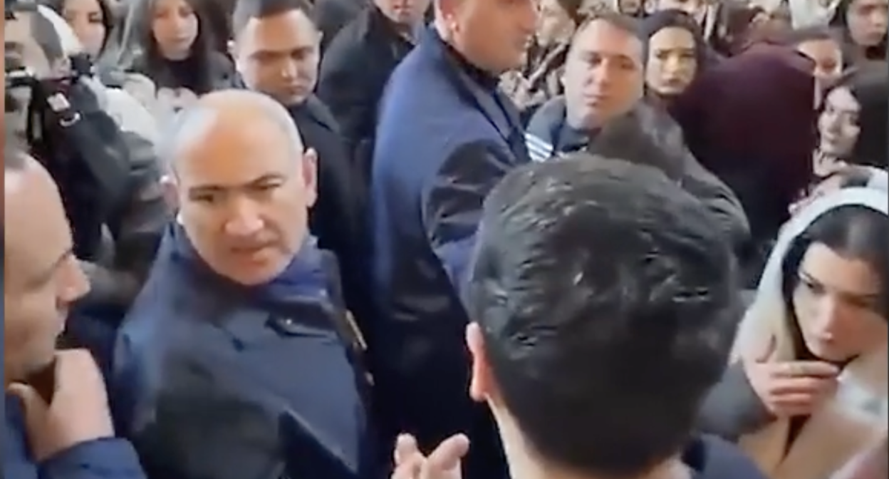 Инцидент с Пашиянном. Кадр из видео: rbc.ru Инцидент с Пашиянном. Кадр из видео: rbc.ru