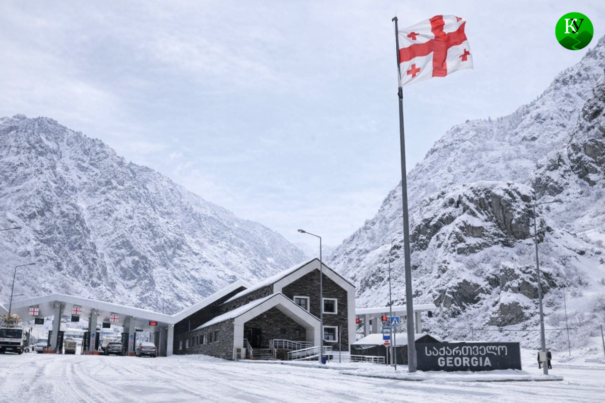 Верхний Ларс в декабре. Иллюстрация создана «Кавказским узлом» с помощью ИИ в программе Copilot