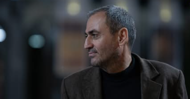 Афган Садыгов. Скриншот фото Publika? https://publika.ge/gamocema-qazetci-is-cnobit-afgan-sadigovi-ukve-baqoshi-imyofeba-da-is-azerbaijanul-mkhares-witeli-khidis-gamshveb-punqtze-gadasces/?fbclid=IwY2xjawQ_ZLlleHRuA2FlbQIxMQBicmlkETFDN1B6NjNaVDI1QkQybUVhc3J0YwZhcHBfaWQQMjIyMDM5MTc4ODIwMDg5MgABHokjAOfL9MhckwJeGXljSKt4gglmgJ3IQxWYY-lNxXiyxYWRgQaTZTrs2rr__aem_-FE-ZcLeJwk-OGorFvwqEQ