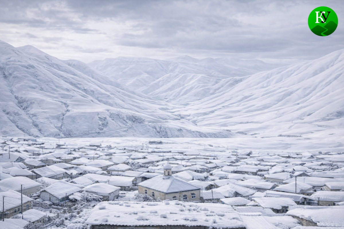 Село Хосрех после снегопадов. Иллюстрация создана "Кавказским узлом" с помощью ИИ в программе Copilot