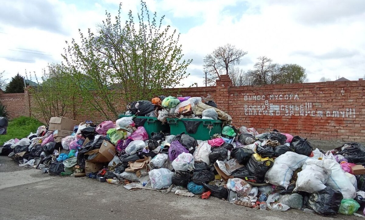Мусор в Нальчике. Фото корреспондента "Кавказского узла".