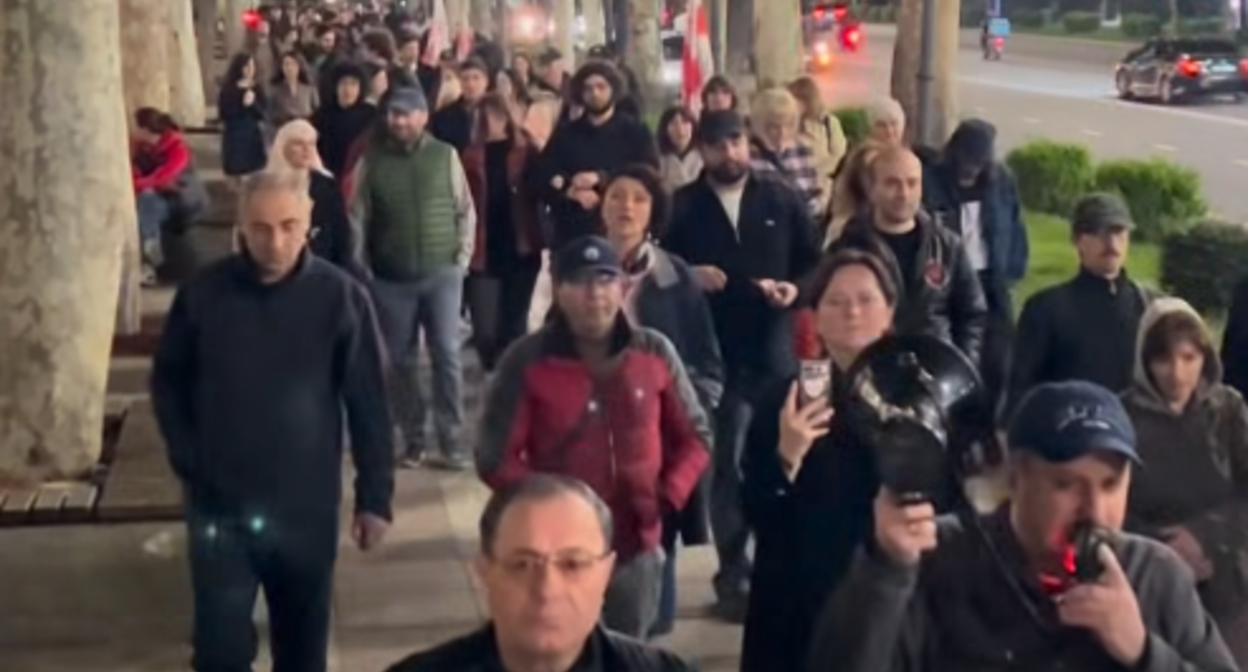 Кадр марш протестующих в Тбилиси в поддержку детей с миодистрофией Дюшенна. Фото: MO SE / Facebook