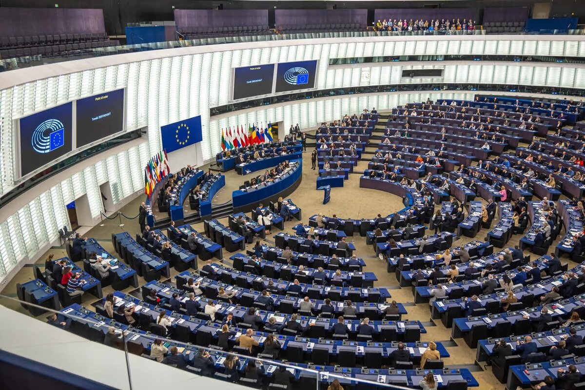 Кадр Европарламент отозвал аккредитацию у трех грузинских телеканалов. Фото: Publika.ge / https://publika.ge/ra-weria-saqartvelos-shesakheb-evroparlamentis-25-punqtian-rezoluciashi/ Кадр Европарламент отозвал аккредитацию у трех грузинских телеканалов. Фото: Publika.ge / https://publika.ge/ra-weria-saqartvelos-shesakheb-evroparlamentis-25-punqtian-rezoluciashi/