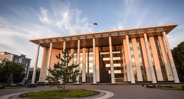 Краснодарский краевой суд. Фото Елены Синеок, Юга.ру