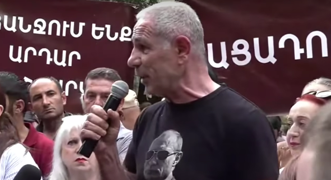 Исраэл Акопкохян у здания ЦИК Армении. Стоп-кадр видео News.Am от 14.06.26, https://www.youtube.com/watch?v=gHKjTA08qww&t=8s Исраэл Акопкохян у здания ЦИК Армении. Стоп-кадр видео News.Am от 14.06.26, https://www.youtube.com/watch?v=gHKjTA08qww&t=8s