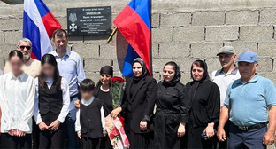 Мемориальная плита в честь Валеха Эминова. 17 июня 2026 г. Фото: пресс-служба Кизлярского района