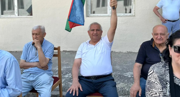 Переселившимся семьям вручили ключи от квартир в Ханкенди. 19 июня 2026 г. Фото: http://armiya.az/ Переселившимся семьям вручили ключи от квартир в Ханкенди. 19 июня 2026 г. Фото: http://armiya.az/