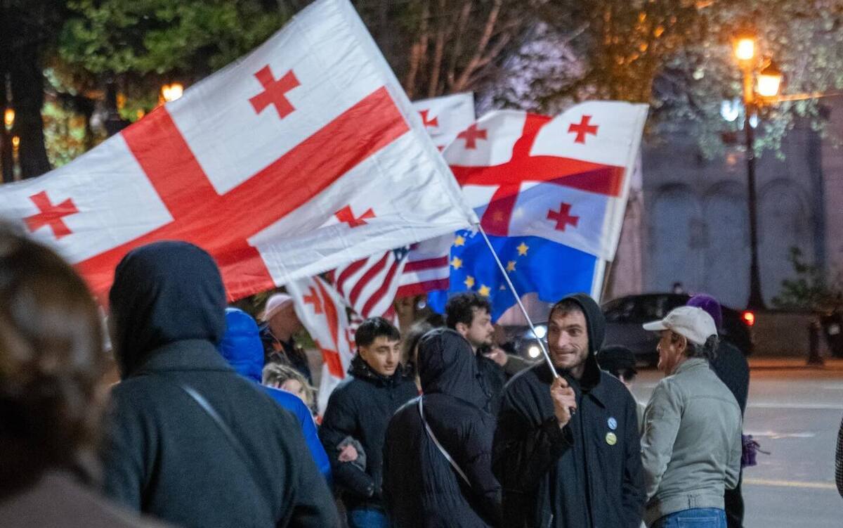 Демонстранты на проспекте Руставели. Фото: Nino Kikvadze / Publika Демонстранты на проспекте Руставели. Фото: Nino Kikvadze / Publika