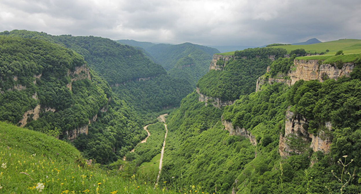 Тызыльская теснина, Эльбрусский район в Кабардино-Балкарии. Фото: Олег Мар. https://ru.wikipedia.org/