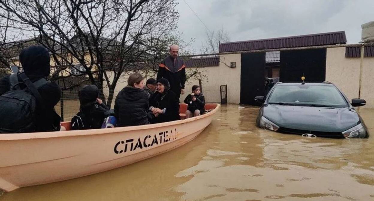 Наводнение в Дагестане. Фото: Пресс-служба МЧС Дагестана Наводнение в Дагестане. Фото: Пресс-служба МЧС Дагестана