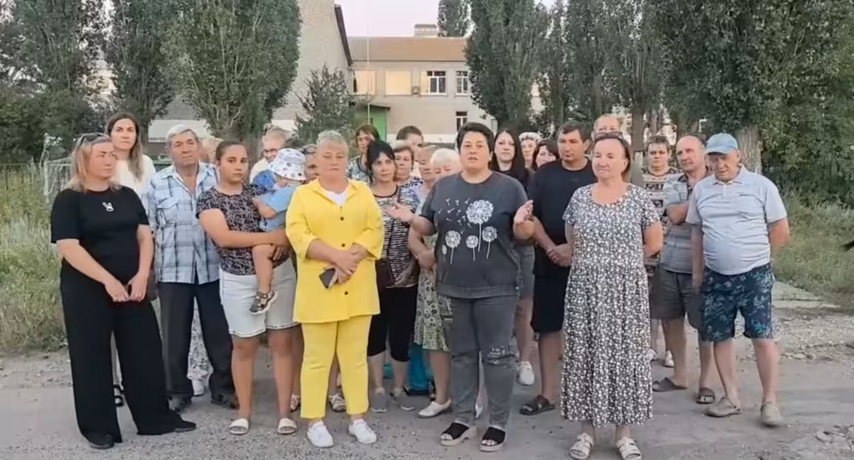 Кадр видеообращения жителей Водного к главе Следкома. https://dzen.ru/video/watch/6a4a03ef5ec2671d975d4fa6 Кадр видеообращения жителей Водного к главе Следкома. https://dzen.ru/video/watch/6a4a03ef5ec2671d975d4fa6