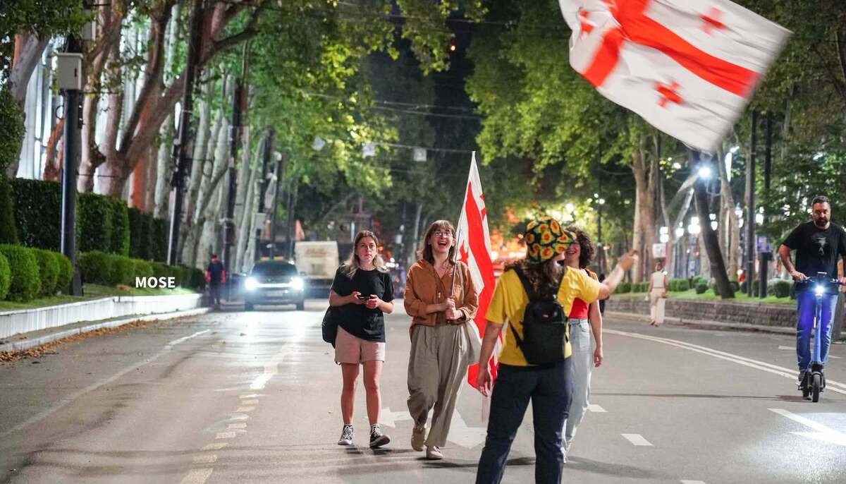 Протестующие на проспекте Руставели, 23 июля 2026 года. Фото: Mo Se / Facebook* Протестующие на проспекте Руставели, 23 июля 2026 года. Фото: Mo Se / Facebook*