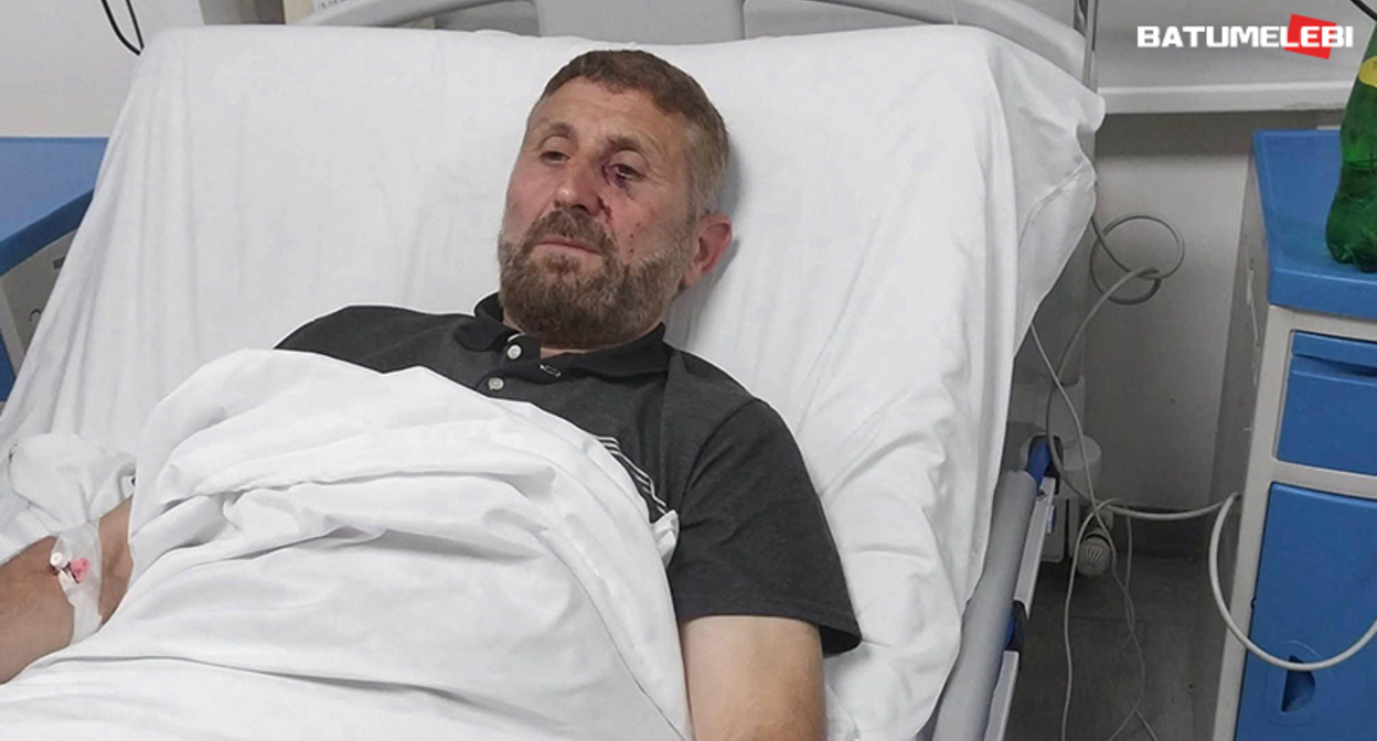 В Ахалцихе во дворе дома своего отца был избит имам местной мечети Шевкет Двалидзе. Фото: Батумелеби / https://batumelebi.netgazeti.ge/news/629810/
