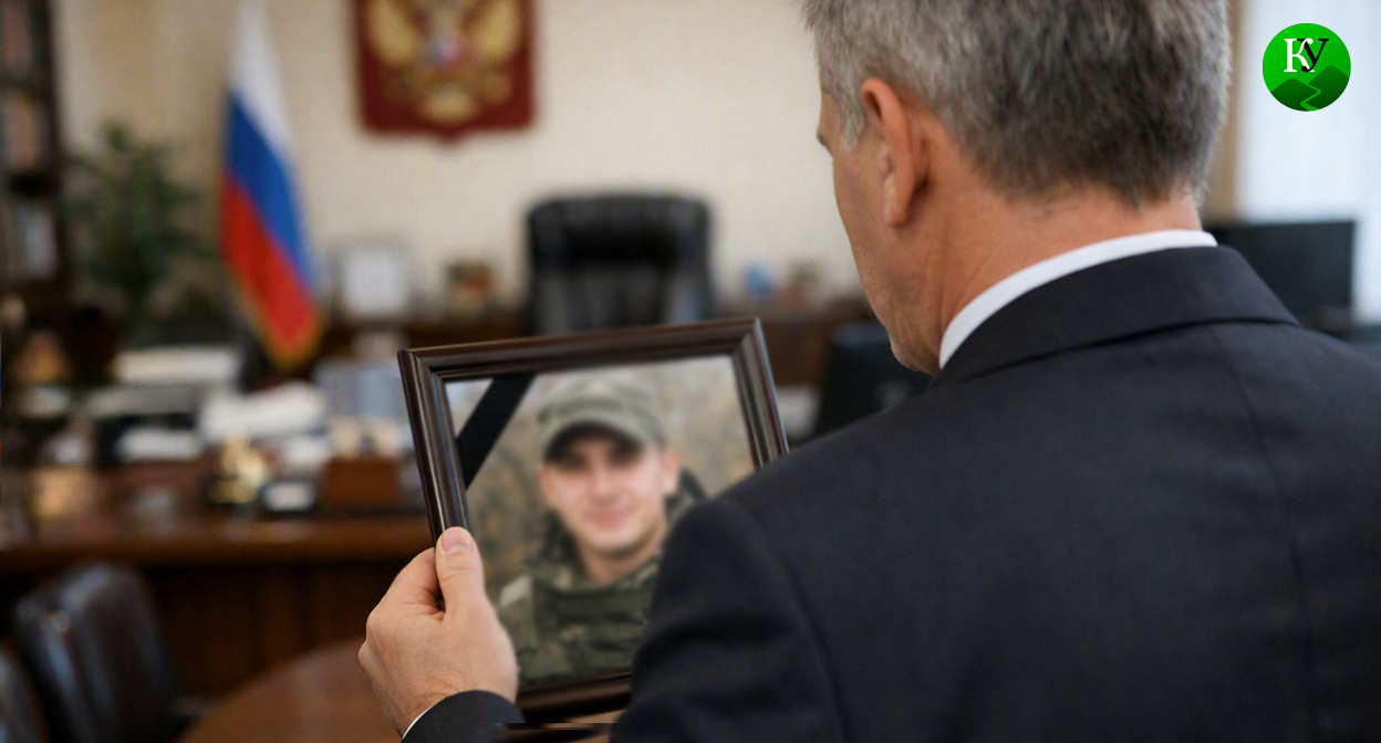Депутат держит фото. Иллюстрация создана «Кавказским узлом» с помощью ИИ в программе Copilot Депутат держит фото. Иллюстрация создана «Кавказским узлом» с помощью ИИ в программе Copilot