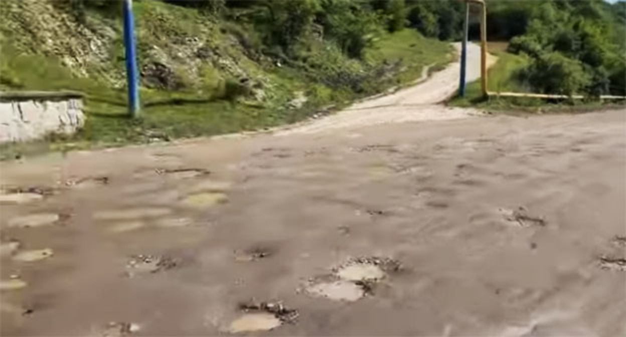 Дорога от Лечинкая до Нижнего Чегема. Скриншот видео https://www.instagram.com/_07_kbr/reel/DaSnbMlAm-H принадлежит компании Meta деятельность которой запрещена в России Дорога от Лечинкая до Нижнего Чегема. Скриншот видео https://www.instagram.com/_07_kbr/reel/DaSnbMlAm-H принадлежит компании Meta деятельность которой запрещена в России