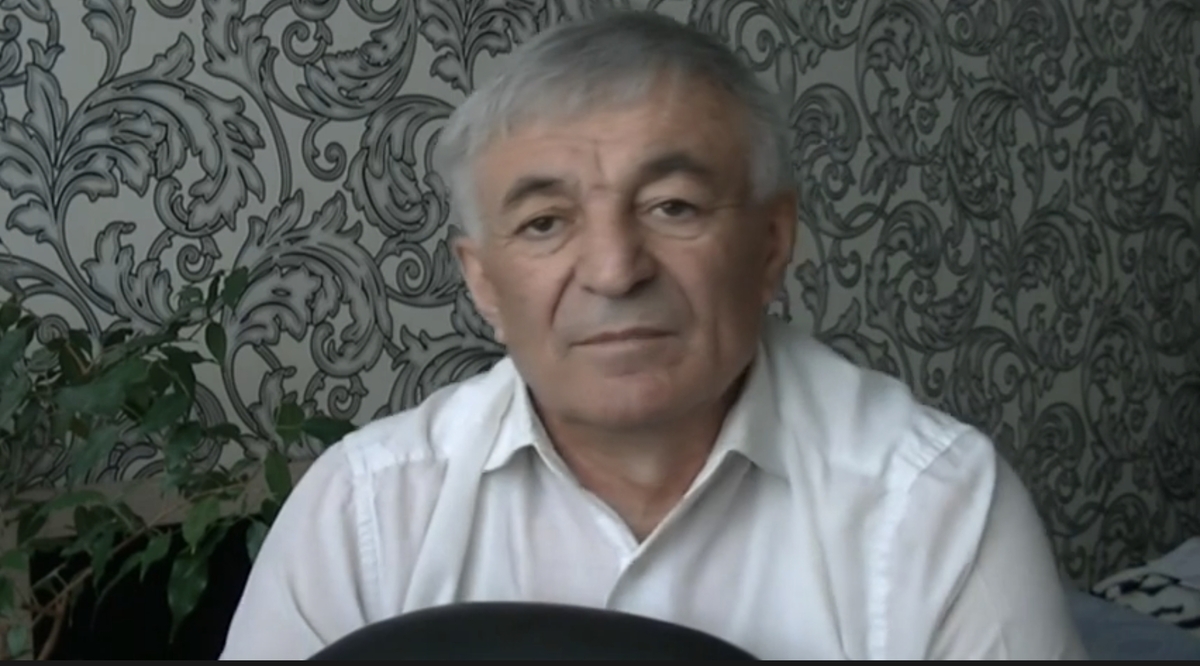 Давуд Адахов. Кадр видео на YouTube-канале активиста. Давуд Адахов. Кадр видео на YouTube-канале активиста.