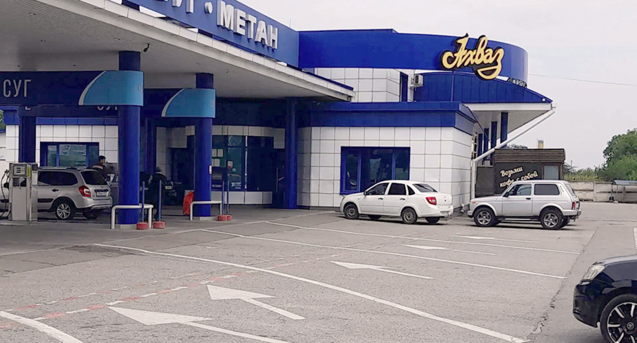 АЗС "Ахваз" в Нальчике. Фото Людмилы Маратовой для "Кавказского узла" АЗС "Ахваз" в Нальчике. Фото Людмилы Маратовой для "Кавказского узла"