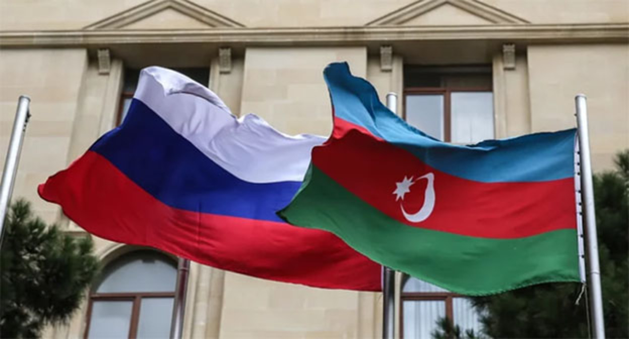 Флаги России и Азербайджана. Фото: https://rtvi.com/ Флаги России и Азербайджана. Фото: https://rtvi.com/