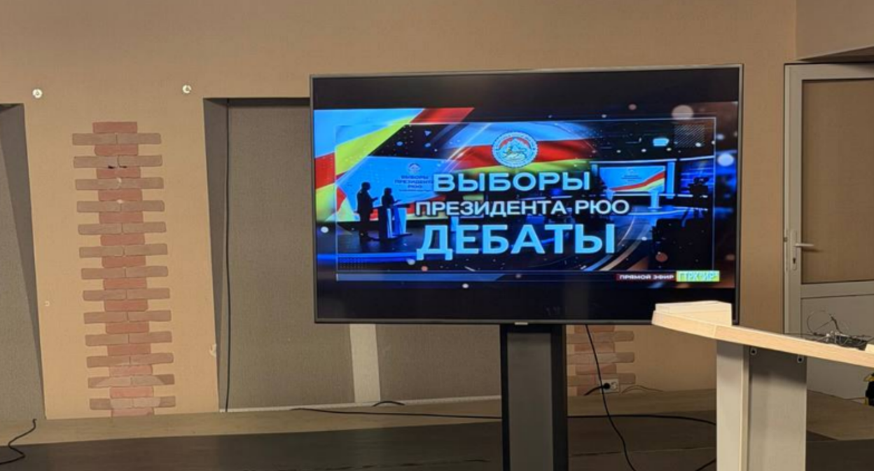 Трансляция дебатов. Скриншот фото из Telegram-канала Марии Котаевой от 29.08.26, https://t.me/m_kot_view/120.