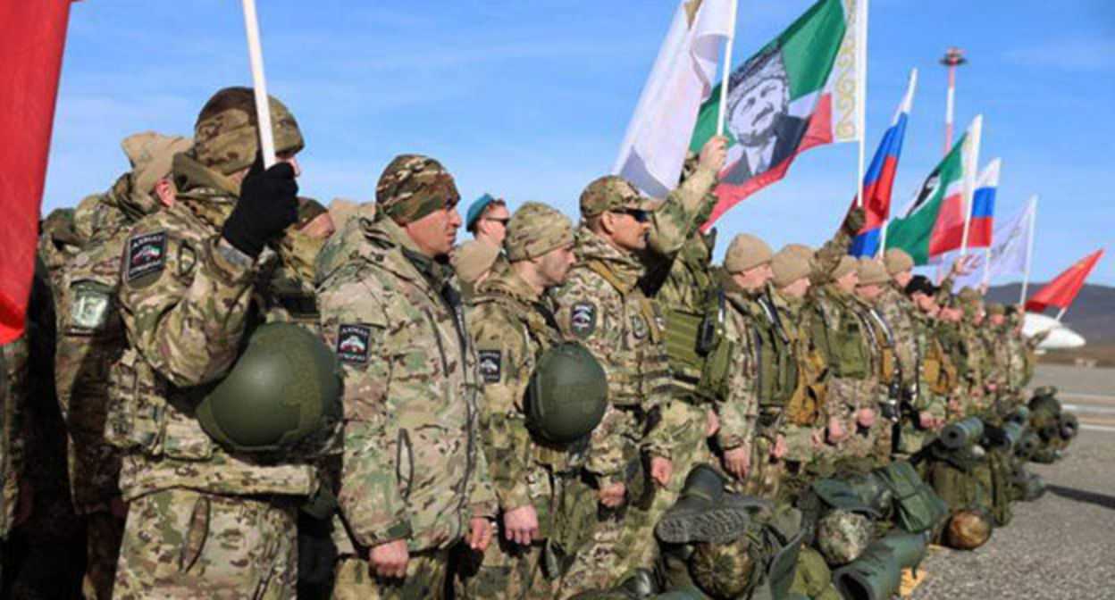 Бойцы перед отправкой в зону СВО. Фото: Грозный-информ https://www.grozny-inform.ru/