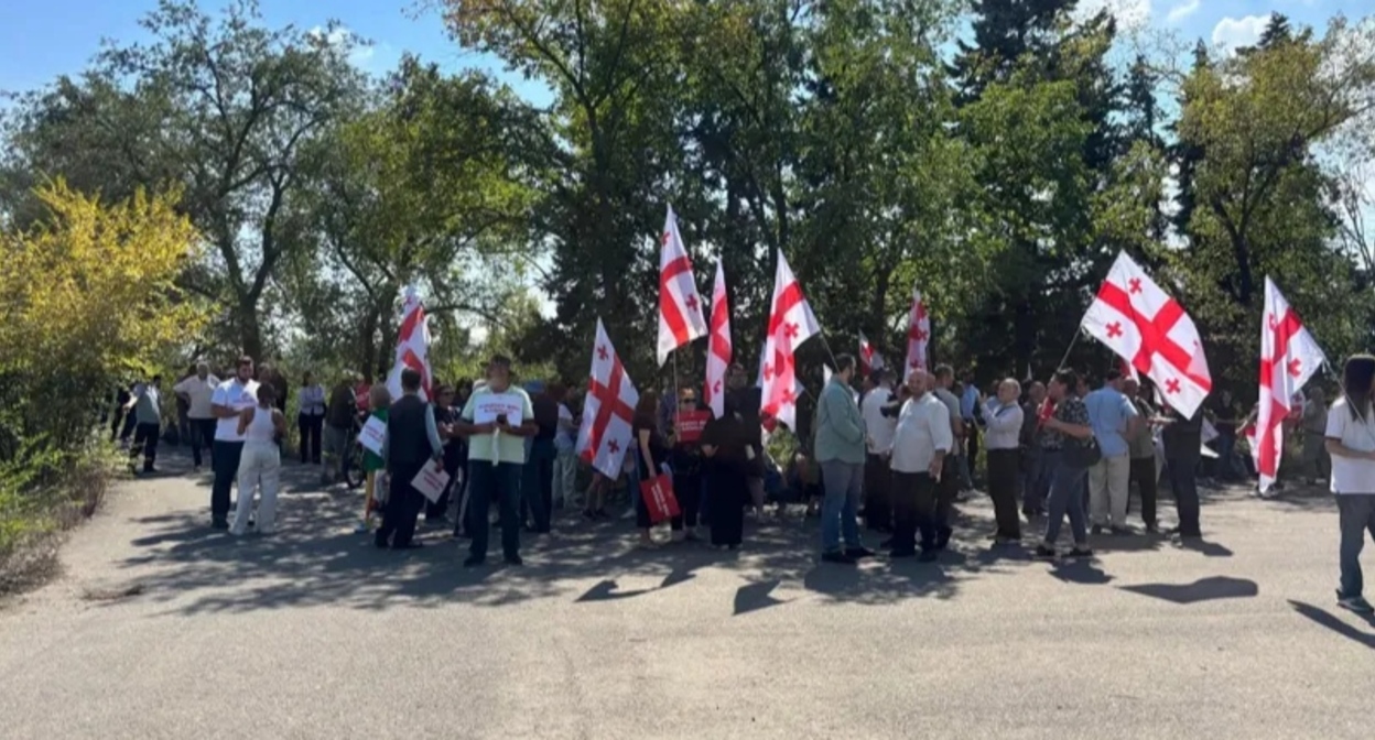 Акция протеста в Крцанисском лесопарке. Фото: "Интерпрессньюс" https://www.interpressnews.ge/ru/article/177483-v-krtsanisskom-lesoparke-proshla-aktsiia-protesta-protiv-stroitelstva-t-n-arabskikh-gorodkov Акция протеста в Крцанисском лесопарке. Фото: "Интерпрессньюс" https://www.interpressnews.ge/ru/article/177483-v-krtsanisskom-lesoparke-proshla-aktsiia-protesta-protiv-stroitelstva-t-n-arabskikh-gorodkov