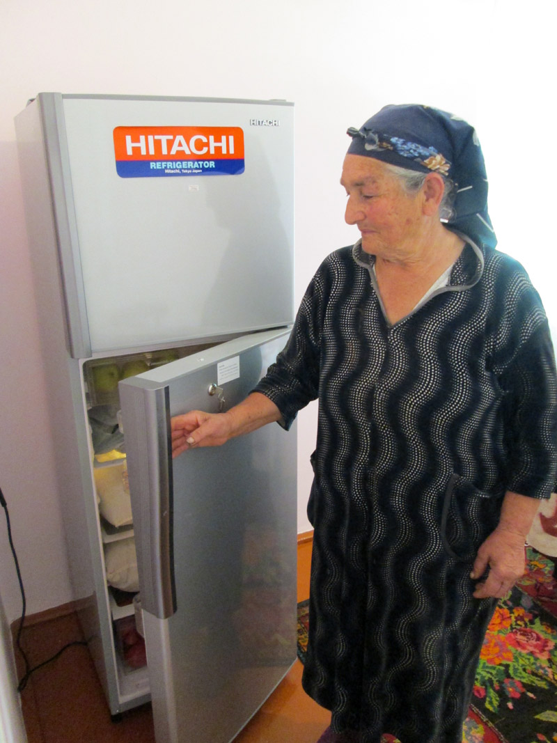 Холодильник, подарок от Союза ветеранов Арцахской войны. Холодильник, подарок от Союза ветеранов Арцахской войны.