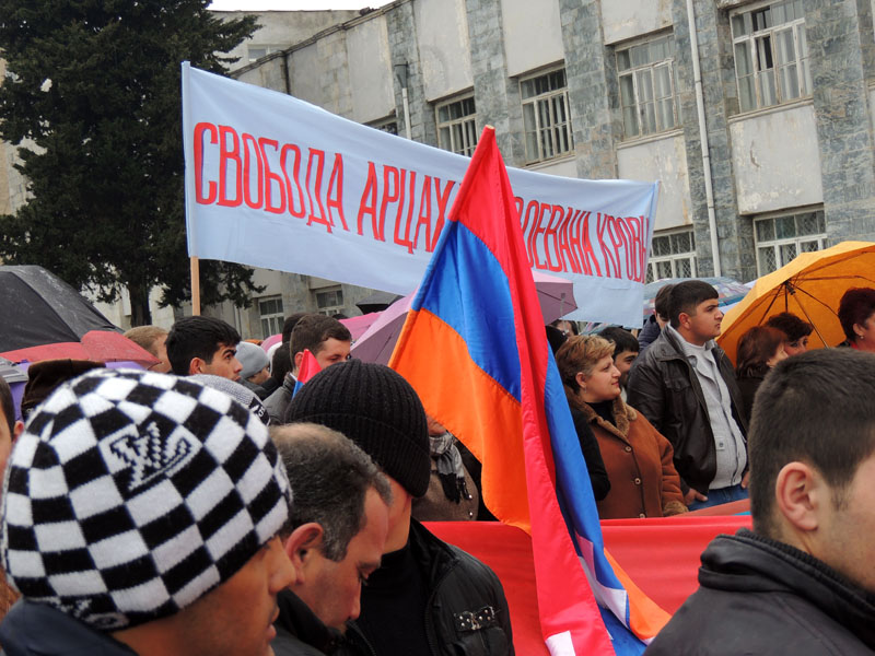 На митинге. На митинге.